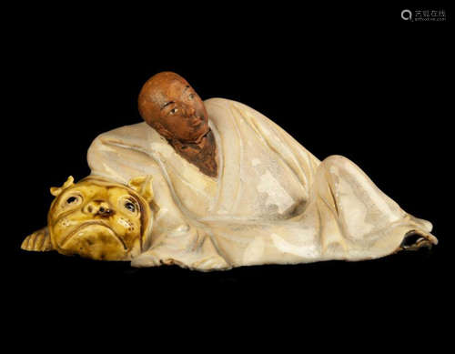 A PORCELAIN BUDDHA SCULPTURE