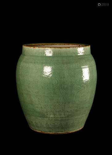 A GELADON-GLAZED DRAGON PATTERN LARGE JAR