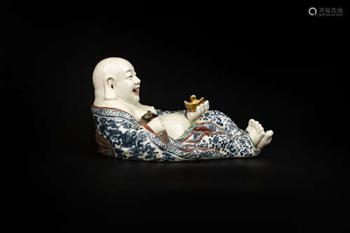 A BLUE AND WHITE FIGURE OF BUDDHA，'FU JIAN HUI GUAN' MARK