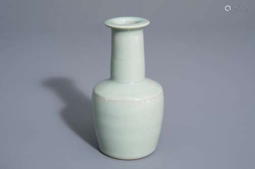 A Chinese Longquan celadon vase, 19th/20th C.