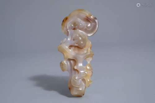 A Chinese carved agate 'ruyi' scepter, 19th/20th C...