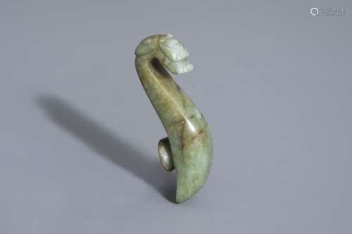 A Chinese carved jade belt hook, 19th/20th C.