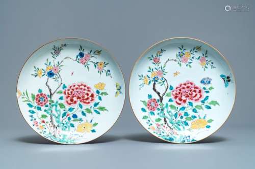 A pair of Chinese famille rose dishes with floral ...