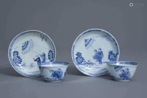 A pair of Chinese blue and white 'Dames au Parasol...