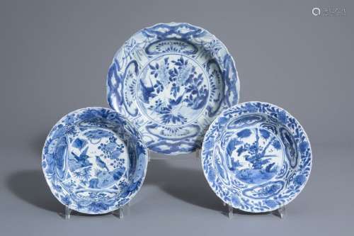Three Chinese blue and white kraak porcelain klapm...
