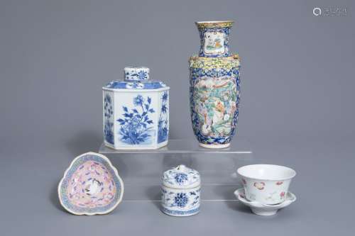 A varied collection of Chinese blue and white and ...