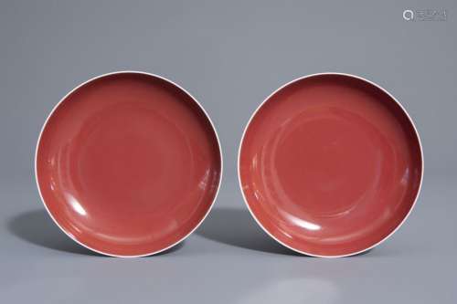 A pair of Chinese monochrome red plates, Qianlong ...
