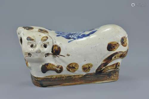 A Chinese 19/20th century glazed and painted pottery