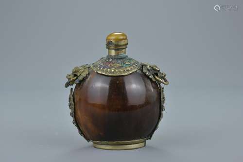 A Chinese Tibetan Ox horn and white metal snuff bottle.