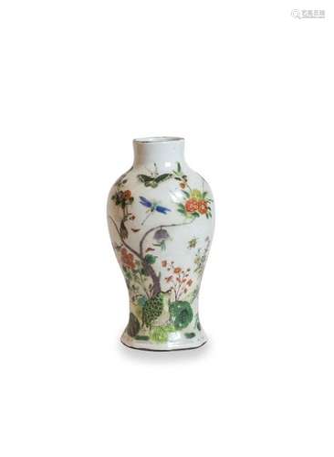 CHINE, XVIIIe siècle Vase en porcelaine de forme b…