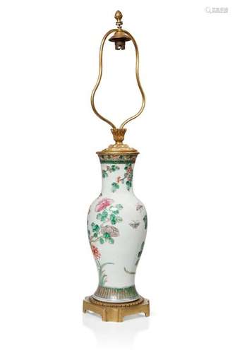 CHINE, XIXe siècle Vase en porcelaine et émaux de …