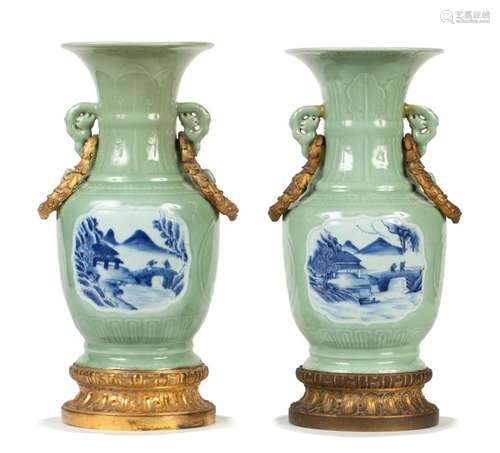 CHINE, XIXe siècle Paire de vases en céramique à g…