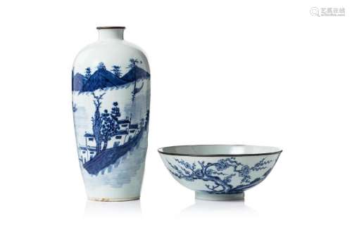 VIETNAM, XIXe siècle Vase en porcelaine bleu et bl…