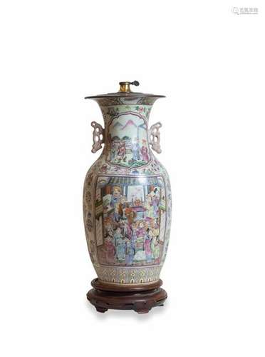 CHINE, XIXe siècle Vase en porcelaine