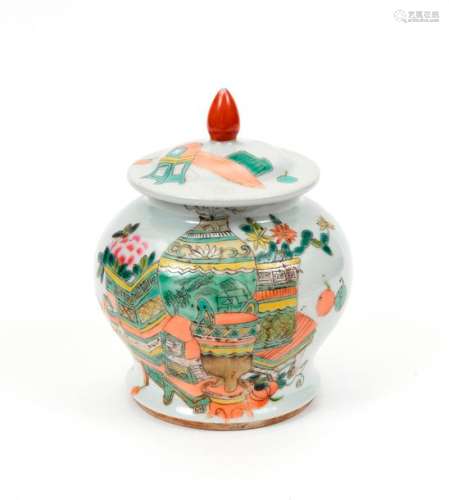 CHINE, XXe siècle Pot couvert en porcelaine
