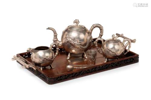 CHINE, XIXe siècle Service à thé en argent