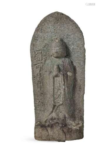 JAPON, XIXe siècle Stèle en pierre sculptée