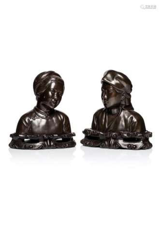 VIETNAM, XXe siècle Deux bustes en bronze