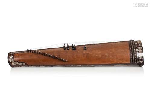 VIETNAM, XIXe siècle Instrument de musique à corde…