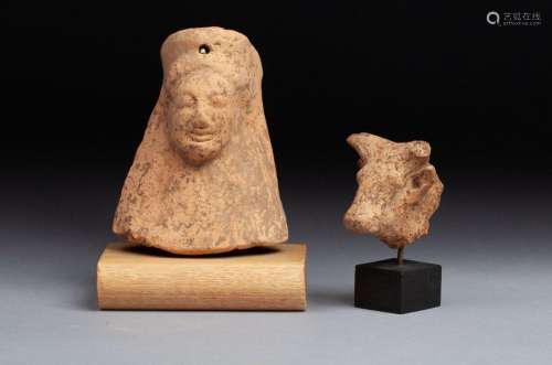 Lot comprising a cow's head and an archaic female …