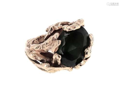 9 K (375°/°°) yellow gold ring with foliage decora…