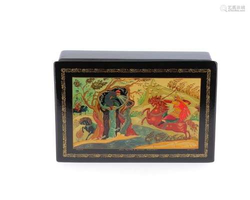 Rectangular box made of polychrome lacquered papie…