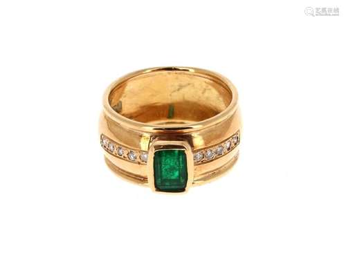 18 K (750°/°°) yellow gold ring decorated with an …