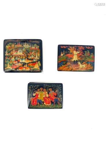 Set of 3 rectangular boxes made of polychrome lacq…