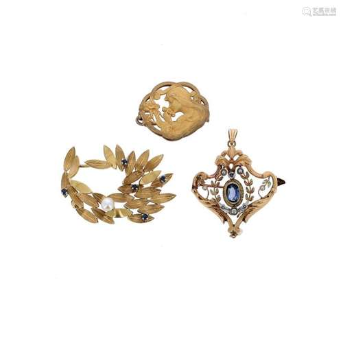 Set of two brooches in 18 K (750 °/°°) yellow gold…