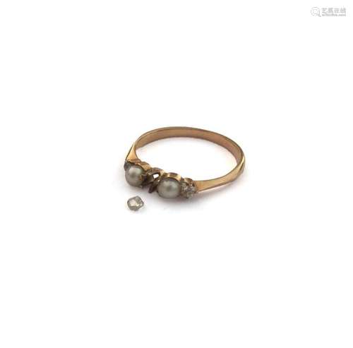 Ring in 18 K (750 °/°°) yellow gold adorned with t…