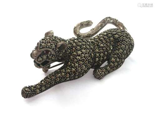 Panther brooch in silver (Minerva, 950 °/°°) paved…