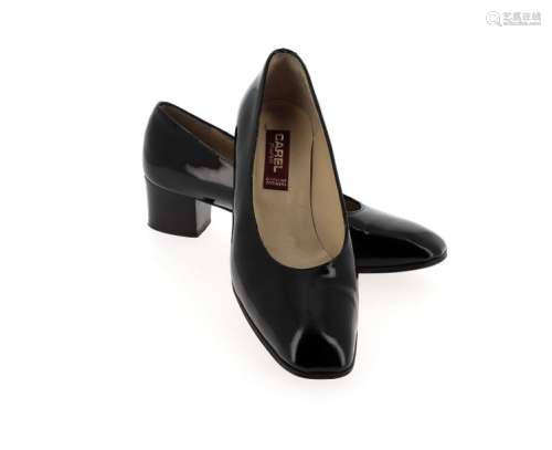 CAREL Square toed black patent leather pumps Size:…