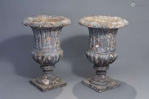 A pair of Italian marble Medici vases, 19th C.