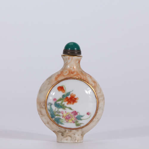 A Chinese Floral Porcelain Snuff Bottle