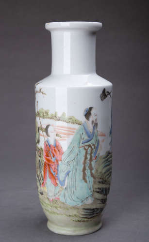 A Chinese Famille Rose Porcelain Vase