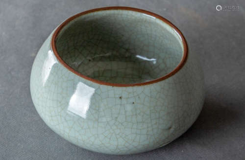 A Chinese Ge Glaze Porcelain Alms Bowl