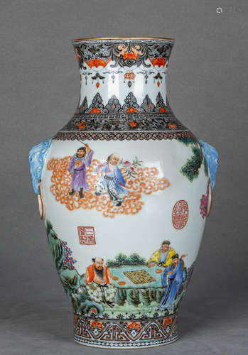 A Chinese Famille Rose Porcelain Wine Container