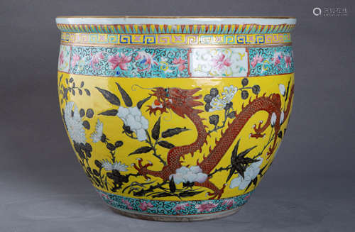 A Chinese Dragon Pattern Famille Rose Porcelain Tank