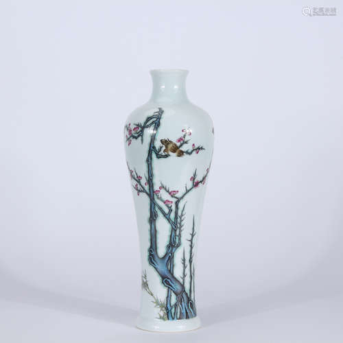 A Chinese Enamel Porcelain Vase