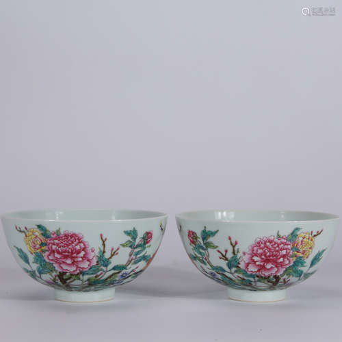 A Pair of Chinese Famille Rose Porcelain Bowls