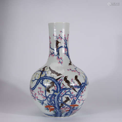 A Chinese Blue and White Porcelain Vase