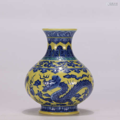 A Chinese Green Land Blue and White Porcelain Vase