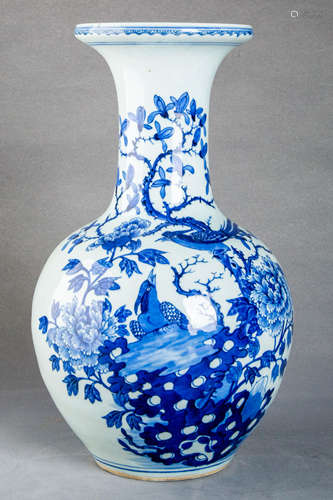 A Chinese Flower and Bird Pattern Blue and White Porcelain Vase