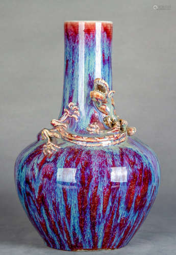 A Chinese Dragon Pattern Porcelain Vase