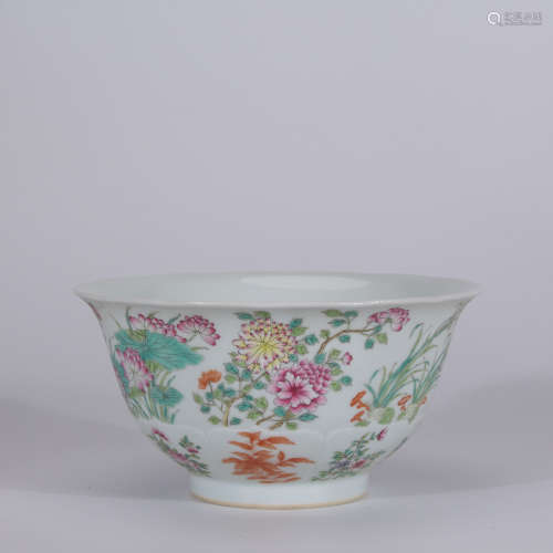 A Chinese Floral Famille Rose Porcelain Bowl