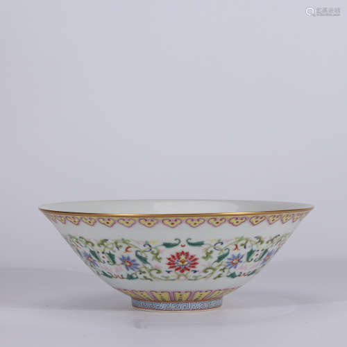 A Chinese Floral Famille Rose Porcelain Bowl