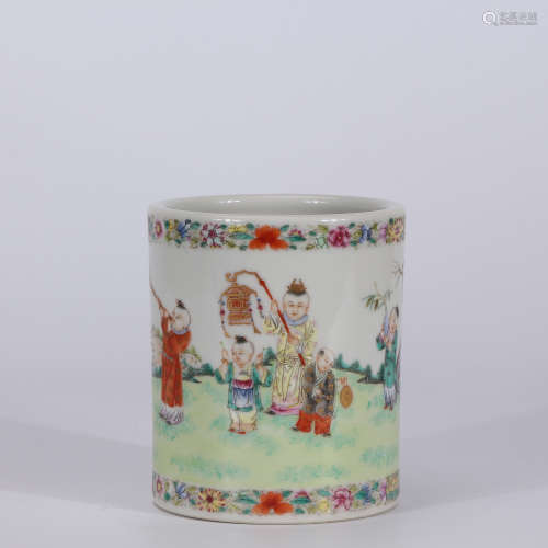 A Chinese Famille Rose Porcelain Brush pot