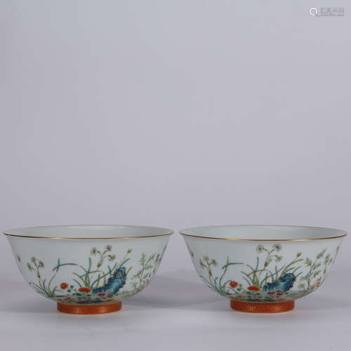 A Pair of Chinese Glided Famille Rose Porcelain Vase