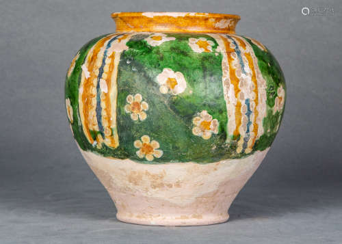 A Chinese Tang Tri-color Glazed Ceramics Porcelain Jar