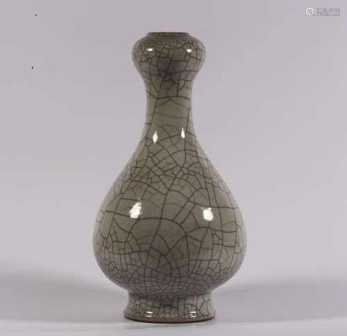 A Chinese Ge Glaze Porcelain Garlic Bottle